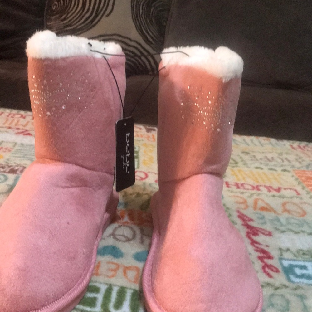 Girls boots size 4 equivalent to women’s 6